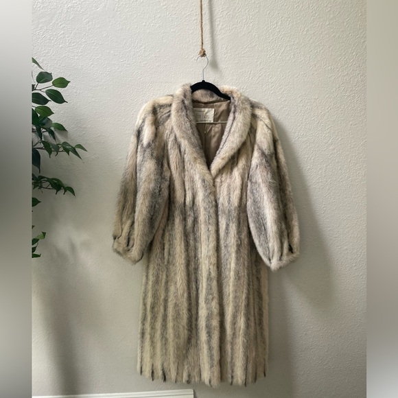 Elegant Vintage Fur Coat 🔥. Female Mink Fur Luxurious & Rare Fur - Picture 4 of 15